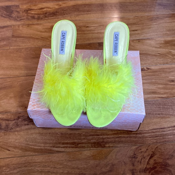 Heels - Picture 4 of 6